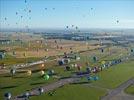 Photos aériennes de "montgolfiere" - Photo réf. E128583 - Lorraine Mondial Air Ballons 2013 : Vol du Jeudi 1 Aot le matin lors du Record Mondial de Dcollage en Ligne. (The Great Line, In-line Mass Ascent)