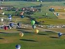Photos aériennes de "montgolfiere" - Photo réf. E128587 - Lorraine Mondial Air Ballons 2013 : Vol du Jeudi 1 Aot le matin lors du Record Mondial de Dcollage en Ligne. (The Great Line, In-line Mass Ascent)