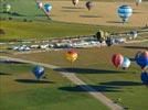 Photos aériennes de "montgolfiere" - Photo réf. E128588 - Lorraine Mondial Air Ballons 2013 : Vol du Jeudi 1 Aot le matin lors du Record Mondial de Dcollage en Ligne. (The Great Line, In-line Mass Ascent)