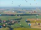 Photos aériennes de "montgolfiere" - Photo réf. E128589 - Lorraine Mondial Air Ballons 2013 : Vol du Jeudi 1 Aot le matin lors du Record Mondial de Dcollage en Ligne. (The Great Line, In-line Mass Ascent)