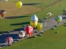 Photos aériennes de "montgolfiere" - Photo réf. E128590 - Lorraine Mondial Air Ballons 2013 : Vol du Jeudi 1 Aot le matin lors du Record Mondial de Dcollage en Ligne. (The Great Line, In-line Mass Ascent)