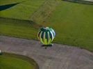 Photos aériennes de "montgolfiere" - Photo réf. E128614 - Lorraine Mondial Air Ballons 2013 : Vol du Jeudi 1 Aot le matin lors du Record Mondial de Dcollage en Ligne. (The Great Line, In-line Mass Ascent)