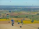 Photos aériennes de "montgolfiere" - Photo réf. E128617 - Lorraine Mondial Air Ballons 2013 : Vol du Jeudi 1 Aot le matin lors du Record Mondial de Dcollage en Ligne. (The Great Line, In-line Mass Ascent)