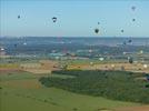 Photos aériennes de "montgolfiere" - Photo réf. E128619 - Lorraine Mondial Air Ballons 2013 : Vol du Jeudi 1 Aot le matin lors du Record Mondial de Dcollage en Ligne. (The Great Line, In-line Mass Ascent)