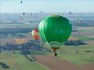 Photos aériennes de "montgolfiere" - Photo réf. E128637 - Lorraine Mondial Air Ballons 2013 : Vol du Jeudi 1 Aot le matin lors du Record Mondial de Dcollage en Ligne. (The Great Line, In-line Mass Ascent)
