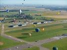 Photos aériennes de "montgolfiere" - Photo réf. E128640 - Lorraine Mondial Air Ballons 2013 : Vol du Jeudi 1 Aot le matin lors du Record Mondial de Dcollage en Ligne. (The Great Line, In-line Mass Ascent)