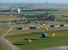 Photos aériennes de "montgolfiere" - Photo réf. E128642 - Lorraine Mondial Air Ballons 2013 : Vol du Jeudi 1 Aot le matin lors du Record Mondial de Dcollage en Ligne. (The Great Line, In-line Mass Ascent)