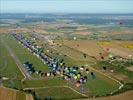 Photos aériennes de "montgolfiere" - Photo réf. E128648 - Lorraine Mondial Air Ballons 2013 : Vol du Jeudi 1 Aot le matin lors du Record Mondial de Dcollage en Ligne. (The Great Line, In-line Mass Ascent)