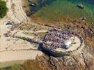 Photos aériennes de "pointe" - Photo réf. E131644 - La traditionnelle messe de l'Assomption, sur la Pointe de Kerpenhir