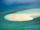 Photos aériennes de "blanc" - Photo réf. E143554 - L'Ilot de sable blanc entour d'eau bleu paradisiaque