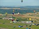 Photos aériennes de "ciel" - Photo réf. E145956 - L'hlicoptre de l'Europe vue du ciel en plein travail de prises de vues ariennes autour des montgolfires du Mondial Air Ballons 2013.