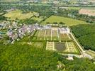 Photos aériennes de "francaise" - Photo réf. E151474 - Les jardins  la Franaise du Chteau de Villandry sont remarquables.