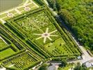 Photos aériennes de "francaise" - Photo réf. E151476 - Les jardins  la Franaise du Chteau de Villandry sont remarquables.