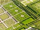Photos aériennes de "francaise" - Photo réf. E151478 - Les jardins  la Franaise du Chteau de Villandry sont remarquables.