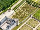 Photos aériennes de "francaise" - Photo réf. E151480 - Les jardins  la Franaise du Chteau de Villandry sont remarquables.