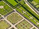 Photos aériennes de "francaise" - Photo réf. E151482 - Les jardins  la Franaise du Chteau de Villandry sont remarquables.