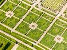 Photos aériennes de "francaise" - Photo réf. E151487 - Les jardins  la Franaise du Chteau de Villandry sont remarquables.