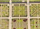 Photos aériennes de "francaise" - Photo réf. E151490 - Les jardins  la Franaise du Chteau de Villandry sont remarquables.