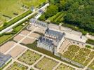 Photos aériennes de "francaise" - Photo réf. E151495 - Les jardins  la Franaise du Chteau de Villandry sont remarquables.