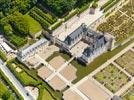 Photos aériennes de "francaise" - Photo réf. E151496 - Les jardins  la Franaise du Chteau de Villandry sont remarquables.