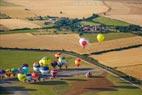 Photos aériennes de "montgolfiere" - Photo réf. C157854 - Lorraine Mondial Air Ballons 2015 : Vol du Dimanche 26 Juillet le matin lors du Record Mondial de Dcollage en Ligne. (The Great Line, In-line Mass Ascent)