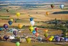 Photos aériennes de "montgolfiere" - Photo réf. C157866 - Lorraine Mondial Air Ballons 2015 : Vol du Dimanche 26 Juillet le matin lors du Record Mondial de Dcollage en Ligne. (The Great Line, In-line Mass Ascent)