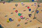 Photos aériennes de "montgolfiere" - Photo réf. C157884 - Lorraine Mondial Air Ballons 2015 : Vol du Dimanche 26 Juillet le matin lors du Record Mondial de Dcollage en Ligne. (The Great Line, In-line Mass Ascent)