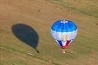 Photos aériennes de "montgolfiere" - Photo réf. C157889 - Lorraine Mondial Air Ballons 2015 : Vol du Dimanche 26 Juillet le matin lors du Record Mondial de Dcollage en Ligne. (The Great Line, In-line Mass Ascent)