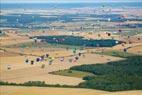 Photos aériennes de "montgolfiere" - Photo réf. C157892 - Lorraine Mondial Air Ballons 2015 : Vol du Dimanche 26 Juillet le matin lors du Record Mondial de Dcollage en Ligne. (The Great Line, In-line Mass Ascent)