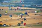 Photos aériennes de "lmab" - Photo réf. C157895 - Lorraine Mondial Air Ballons 2015 : Vol du Dimanche 26 Juillet le matin lors du Record Mondial de Dcollage en Ligne. (The Great Line, In-line Mass Ascent)