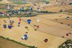 Photos aériennes de "montgolfiere" - Photo réf. C157898 - Lorraine Mondial Air Ballons 2015 : Vol du Dimanche 26 Juillet le matin lors du Record Mondial de Dcollage en Ligne. (The Great Line, In-line Mass Ascent)