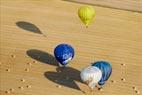Photos aériennes de "montgolfiere" - Photo réf. C157901 - Lorraine Mondial Air Ballons 2015 : Vol du Dimanche 26 Juillet le matin lors du Record Mondial de Dcollage en Ligne. (The Great Line, In-line Mass Ascent)
