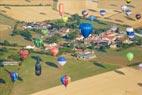Photos aériennes de "montgolfiere" - Photo réf. C157905 - Lorraine Mondial Air Ballons 2015 : Vol du Dimanche 26 Juillet le matin lors du Record Mondial de Dcollage en Ligne. (The Great Line, In-line Mass Ascent)