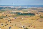 Photos aériennes de "montgolfiere" - Photo réf. C157910 - Lorraine Mondial Air Ballons 2015 : Vol du Dimanche 26 Juillet le matin lors du Record Mondial de Dcollage en Ligne. (The Great Line, In-line Mass Ascent)