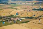 Photos aériennes de "montgolfiere" - Photo réf. C157913 - Lorraine Mondial Air Ballons 2015 : Vol du Dimanche 26 Juillet le matin lors du Record Mondial de Dcollage en Ligne. (The Great Line, In-line Mass Ascent)