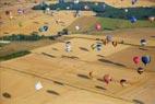 Photos aériennes de "montgolfiere" - Photo réf. C157914 - Lorraine Mondial Air Ballons 2015 : Vol du Dimanche 26 Juillet le matin lors du Record Mondial de Dcollage en Ligne. (The Great Line, In-line Mass Ascent)