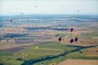 Photos aériennes de "montgolfiere" - Photo réf. C157943 - Lorraine Mondial Air Ballons 2015 : Vol du Dimanche 26 Juillet le matin lors du Record Mondial de Dcollage en Ligne. (The Great Line, In-line Mass Ascent)