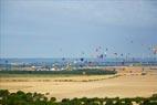 Photos aériennes de "montgolfiere" - Photo réf. C157959 - Lorraine Mondial Air Ballons 2015 : Vol du Dimanche 26 Juillet le matin lors du Record Mondial de Dcollage en Ligne. (The Great Line, In-line Mass Ascent)