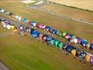 Photos aériennes de "montgolfiere" - Photo réf. E157755 - Lorraine Mondial Air Ballons 2015 : Vol du Dimanche 26 Juillet le matin lors du Record Mondial de Dcollage en Ligne. (The Great Line, In-line Mass Ascent)