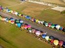 Photos aériennes de "montgolfiere" - Photo réf. E157757 - Lorraine Mondial Air Ballons 2015 : Vol du Dimanche 26 Juillet le matin lors du Record Mondial de Dcollage en Ligne. (The Great Line, In-line Mass Ascent)