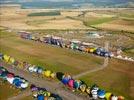 Photos aériennes de "montgolfiere" - Photo réf. E157759 - Lorraine Mondial Air Ballons 2015 : Vol du Dimanche 26 Juillet le matin lors du Record Mondial de Dcollage en Ligne. (The Great Line, In-line Mass Ascent)