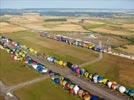 Photos aériennes de "montgolfiere" - Photo réf. E157760 - Lorraine Mondial Air Ballons 2015 : Vol du Dimanche 26 Juillet le matin lors du Record Mondial de Dcollage en Ligne. (The Great Line, In-line Mass Ascent)