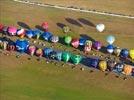 Photos aériennes de "montgolfiere" - Photo réf. E157768 - Lorraine Mondial Air Ballons 2015 : Vol du Dimanche 26 Juillet le matin lors du Record Mondial de Dcollage en Ligne. (The Great Line, In-line Mass Ascent)