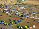 Photos aériennes de "montgolfiere" - Photo réf. E157773 - Lorraine Mondial Air Ballons 2015 : Vol du Dimanche 26 Juillet le matin lors du Record Mondial de Dcollage en Ligne. (The Great Line, In-line Mass Ascent)