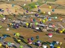 Photos aériennes de "montgolfiere" - Photo réf. E157778 - Lorraine Mondial Air Ballons 2015 : Vol du Dimanche 26 Juillet le matin lors du Record Mondial de Dcollage en Ligne. (The Great Line, In-line Mass Ascent)