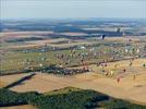 Photos aériennes de "montgolfiere" - Photo réf. E157782 - Lorraine Mondial Air Ballons 2015 : Vol du Dimanche 26 Juillet le matin lors du Record Mondial de Dcollage en Ligne. (The Great Line, In-line Mass Ascent)