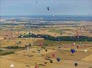 Photos aériennes de "montgolfiere" - Photo réf. E157797 - Lorraine Mondial Air Ballons 2015 : Vol du Dimanche 26 Juillet le matin lors du Record Mondial de Dcollage en Ligne. (The Great Line, In-line Mass Ascent)