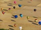 Photos aériennes de "montgolfiere" - Photo réf. E157798 - Lorraine Mondial Air Ballons 2015 : Vol du Dimanche 26 Juillet le matin lors du Record Mondial de Dcollage en Ligne. (The Great Line, In-line Mass Ascent)