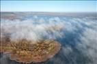 Photos aériennes de "ciel" - Photo réf. E174753 - La dissipation du brouillard matinal est un spectacle magique vu du ciel